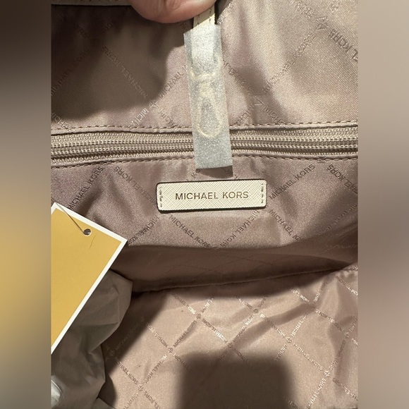 Michael Kors Jet Set MD Carryall Tote - Picture 4 of 5